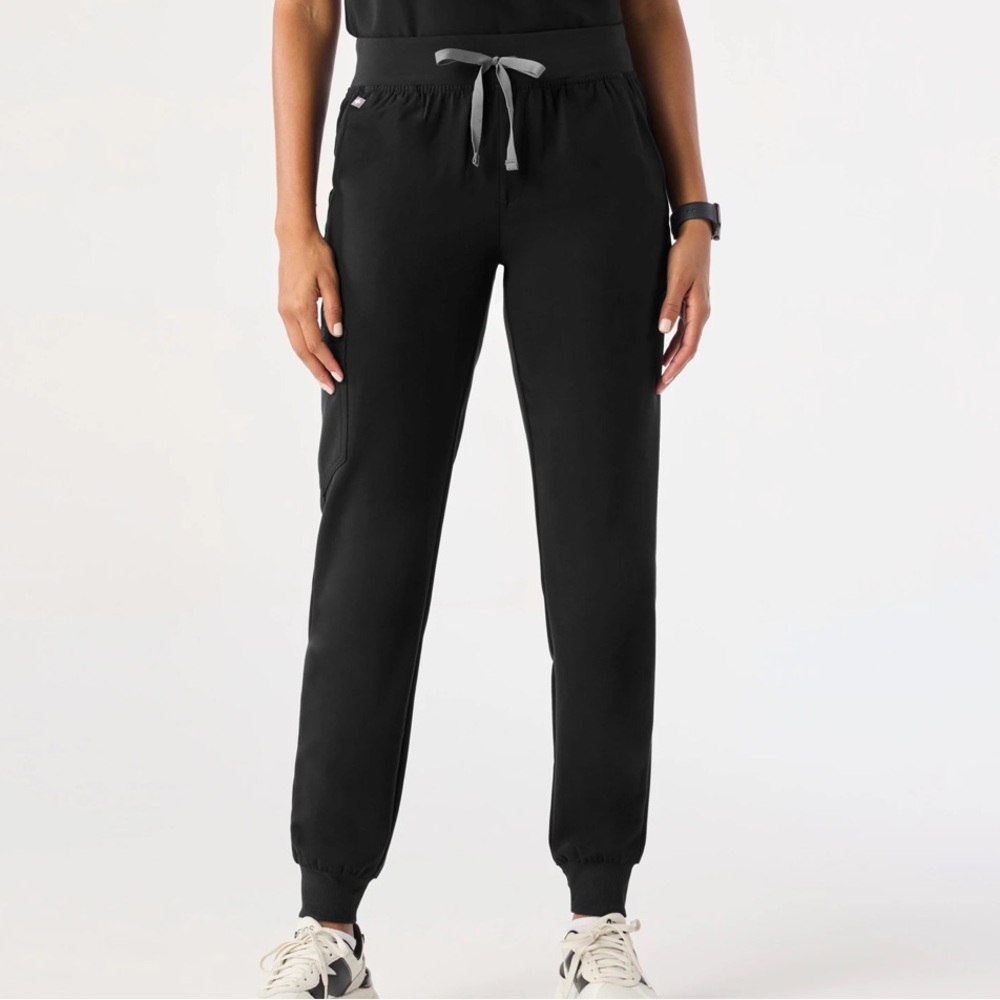 2 Pairs FIGS Zamora joggers - black medium tall